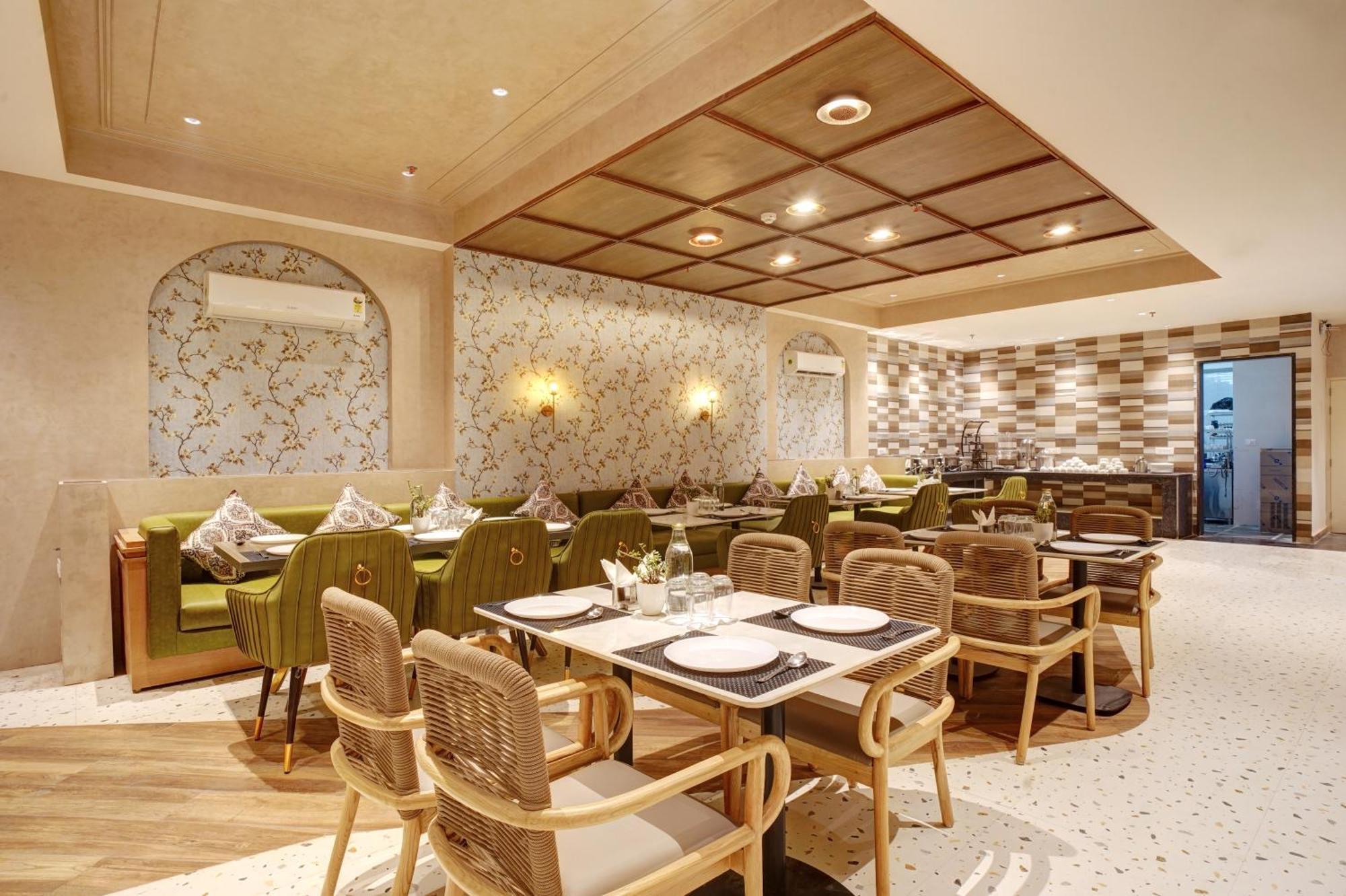 Iva Premium Delhi Airport With Airport Drop Hotell New Delhi Eksteriør bilde