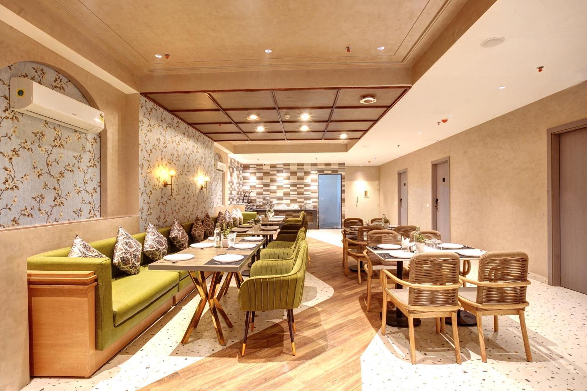 Iva Premium Delhi Airport With Airport Drop Hotell New Delhi Eksteriør bilde