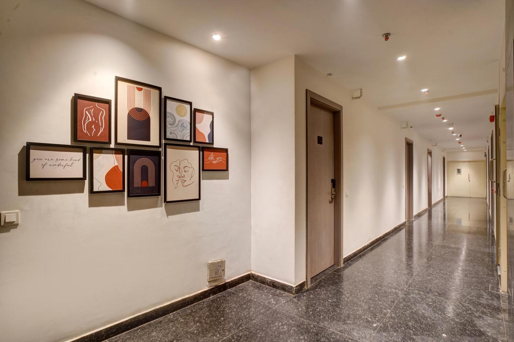 Iva Premium Delhi Airport With Airport Drop Hotell New Delhi Eksteriør bilde