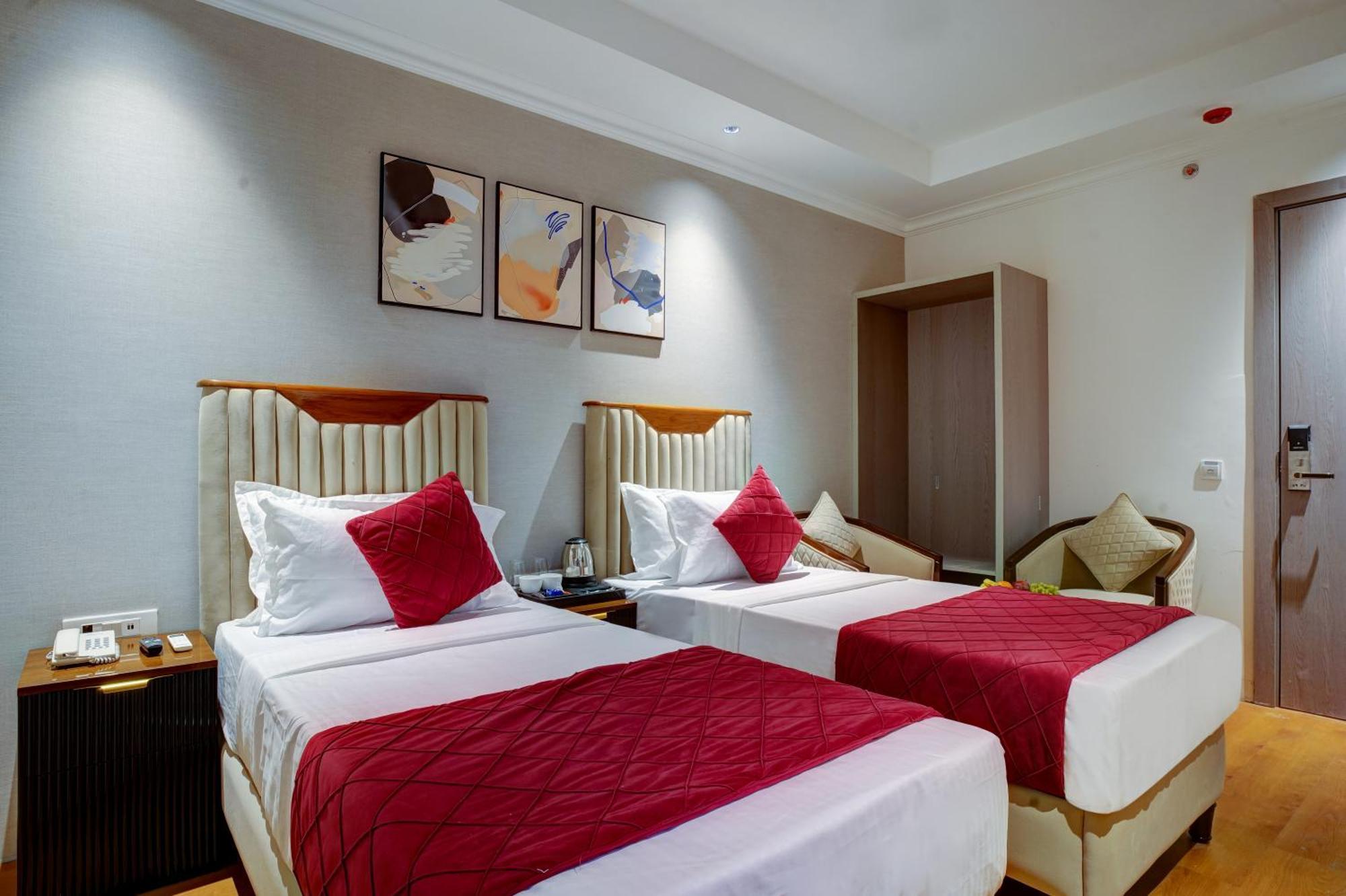 Iva Premium Delhi Airport With Airport Drop Hotell New Delhi Eksteriør bilde