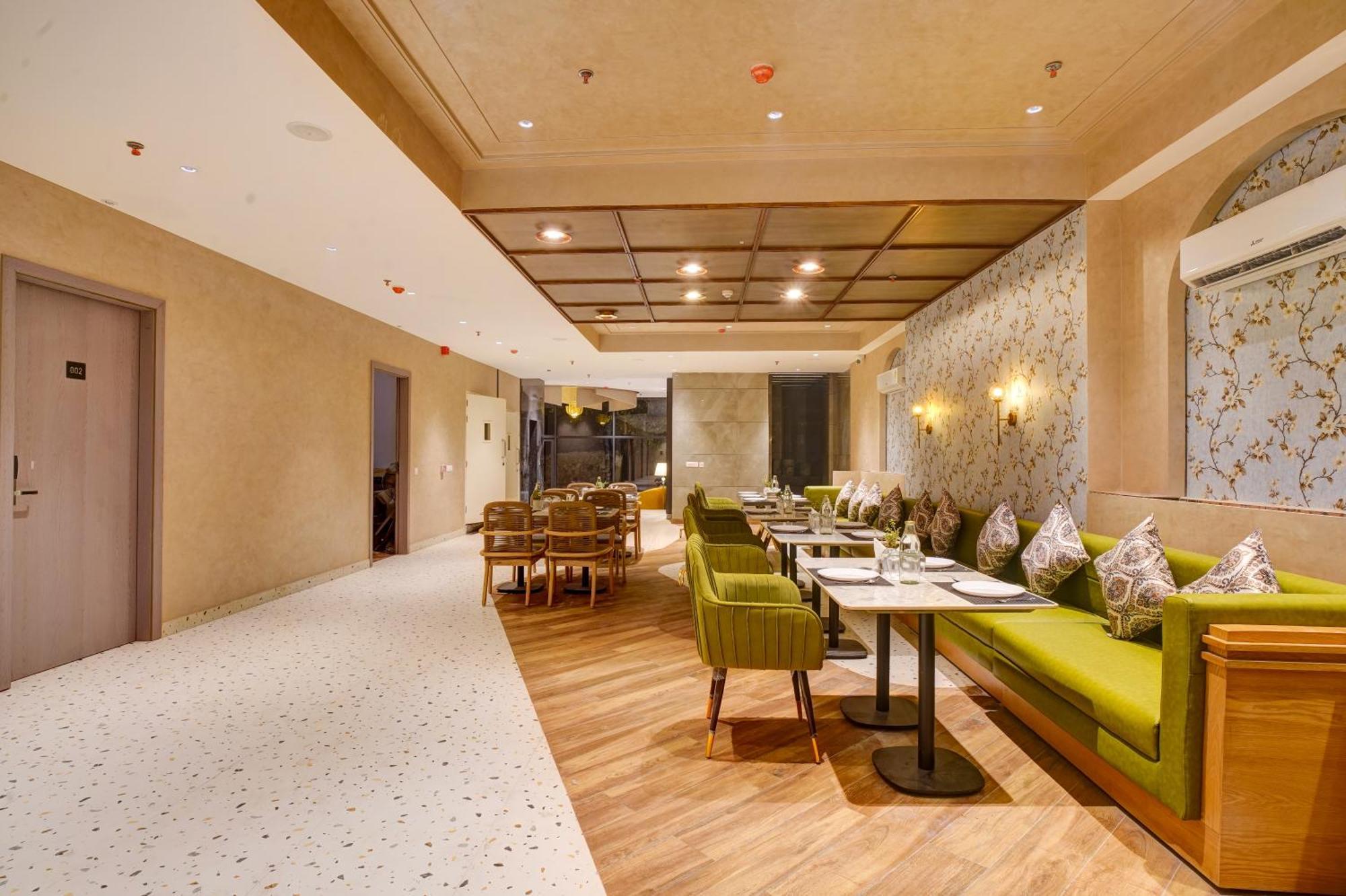 Iva Premium Delhi Airport With Airport Drop Hotell New Delhi Eksteriør bilde