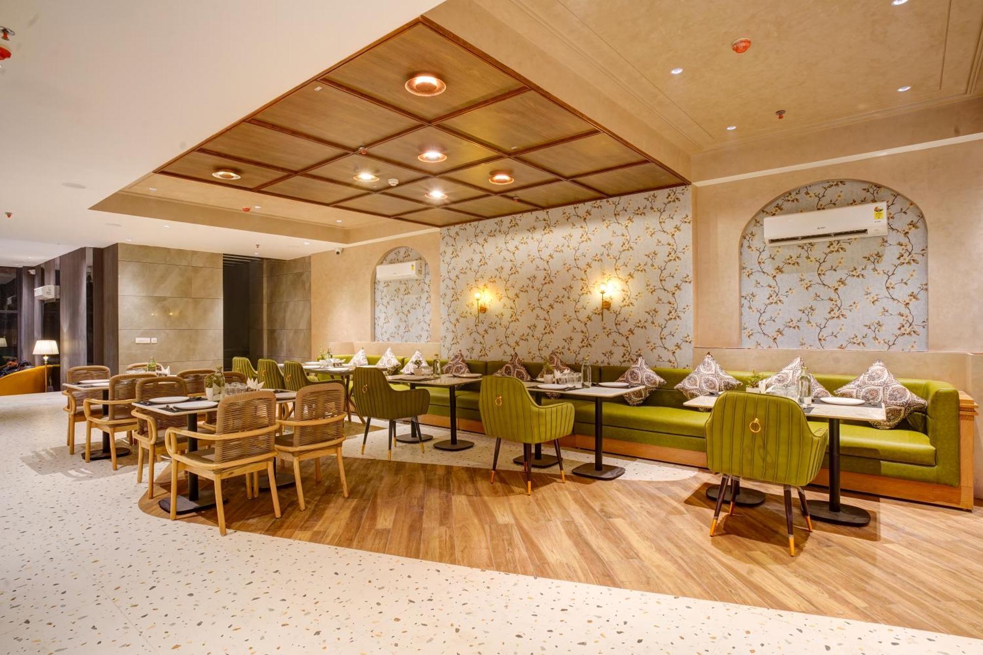 Iva Premium Delhi Airport With Airport Drop Hotell New Delhi Eksteriør bilde