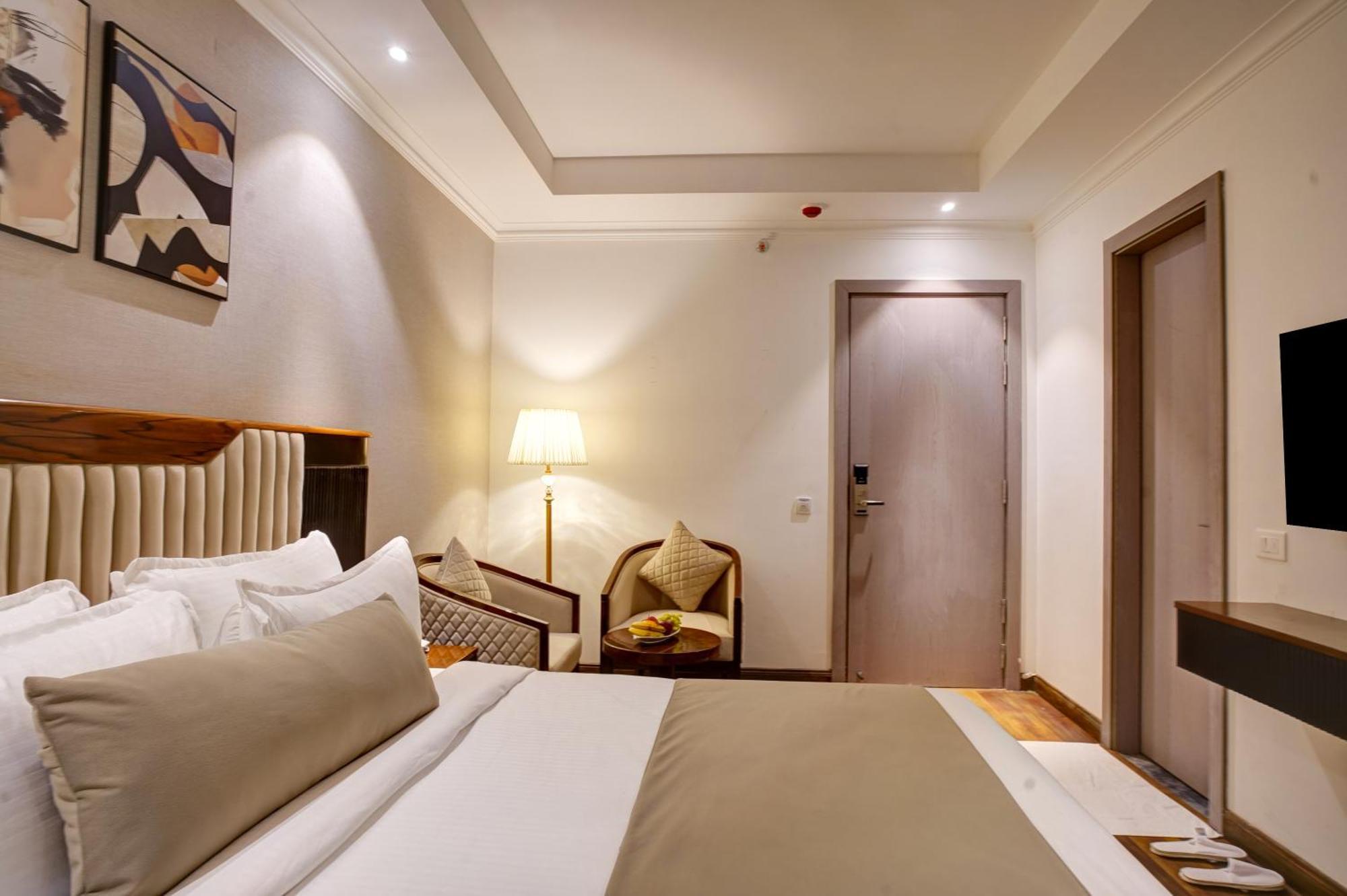 Iva Premium Delhi Airport With Airport Drop Hotell New Delhi Eksteriør bilde