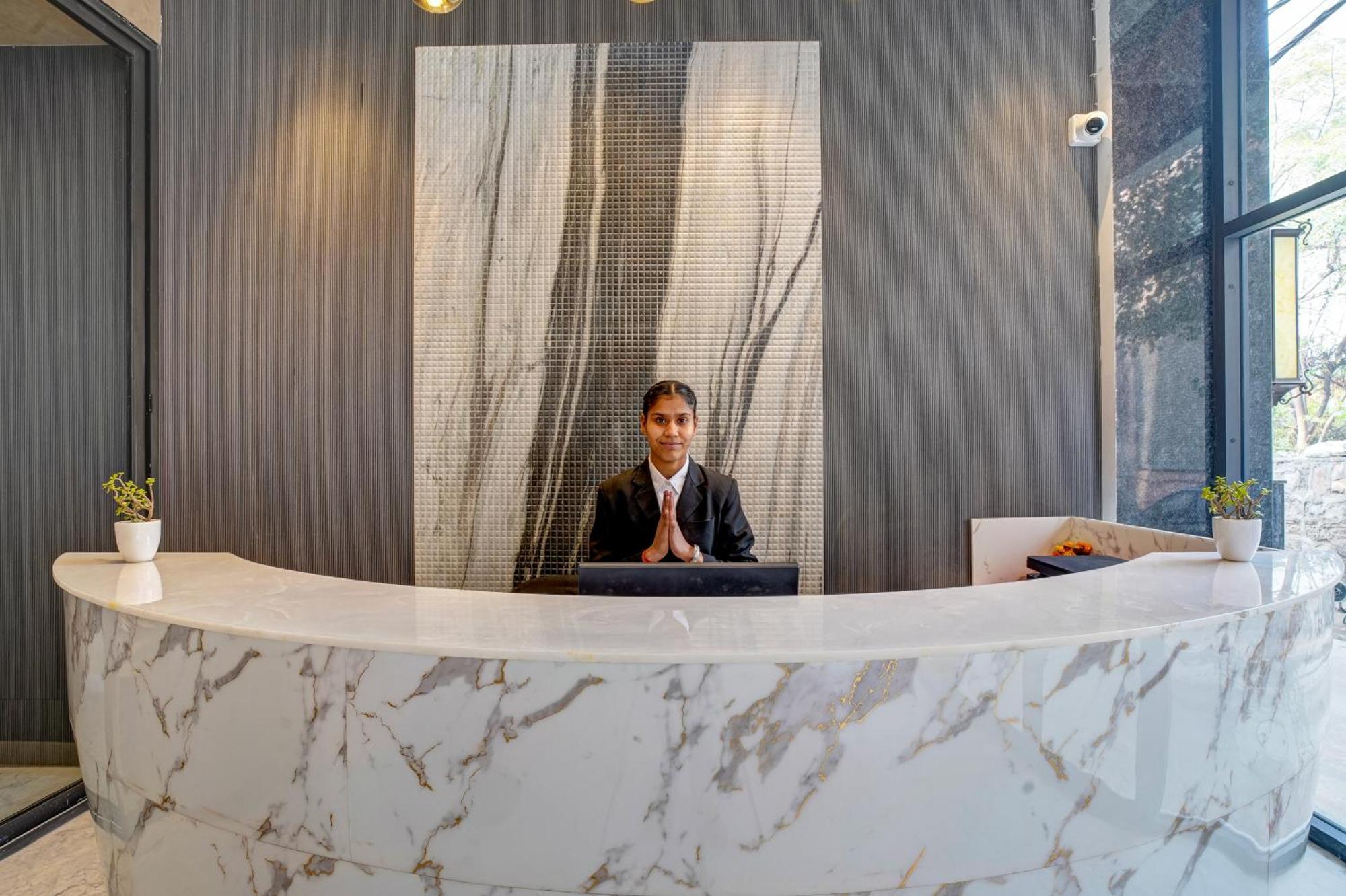 Iva Premium Delhi Airport With Airport Drop Hotell New Delhi Eksteriør bilde