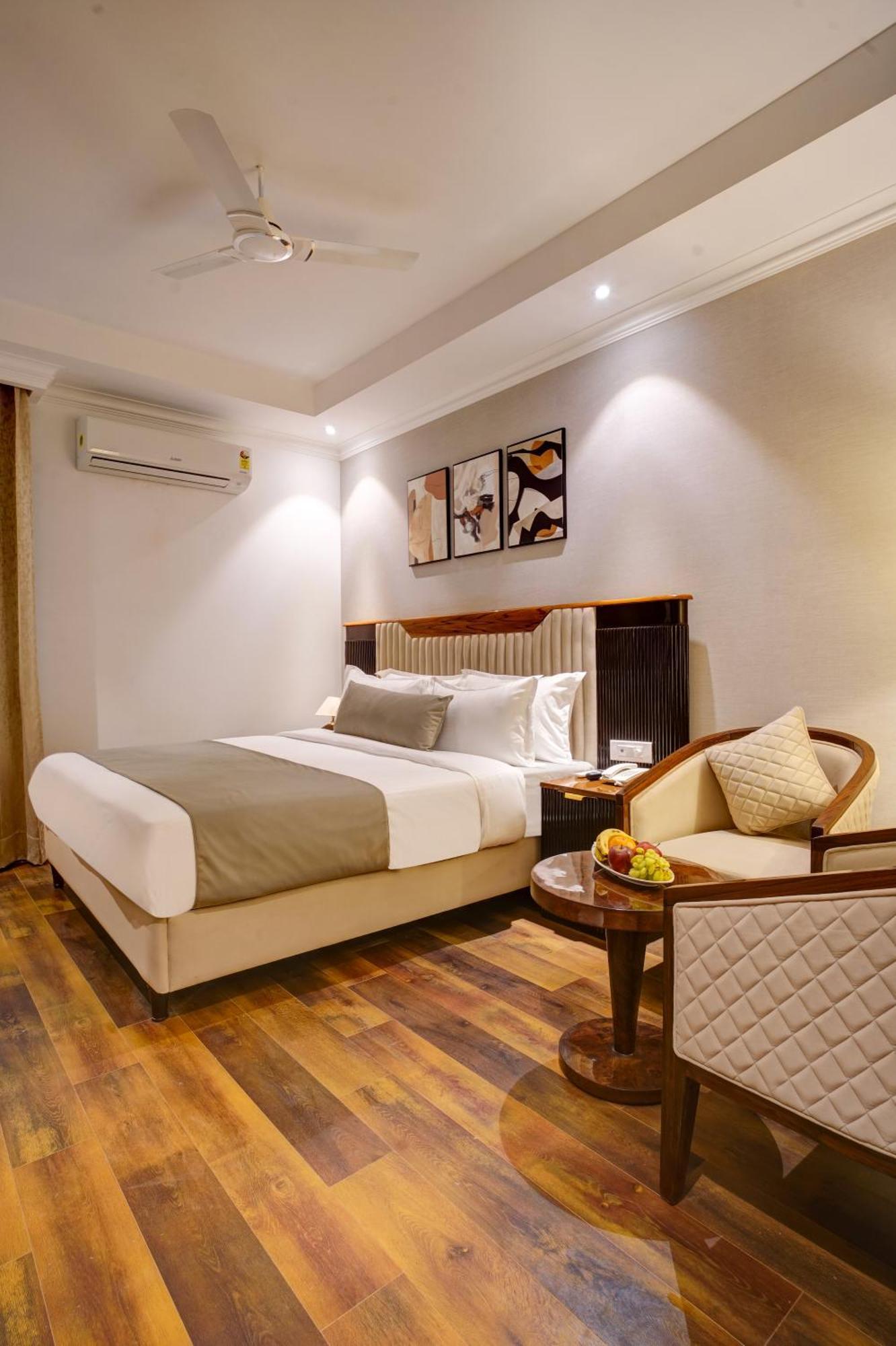 Iva Premium Delhi Airport With Airport Drop Hotell New Delhi Eksteriør bilde