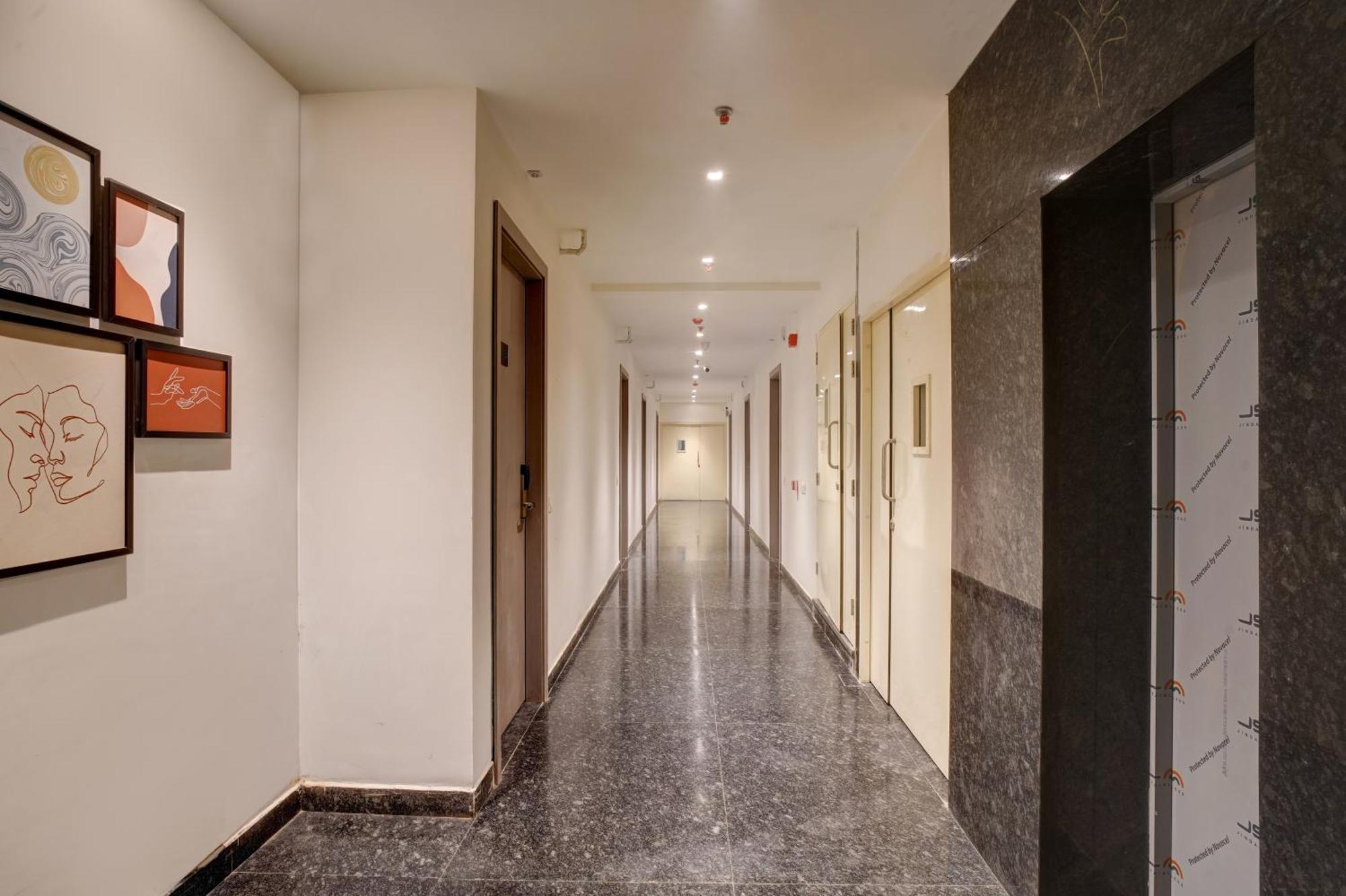 Iva Premium Delhi Airport With Airport Drop Hotell New Delhi Eksteriør bilde